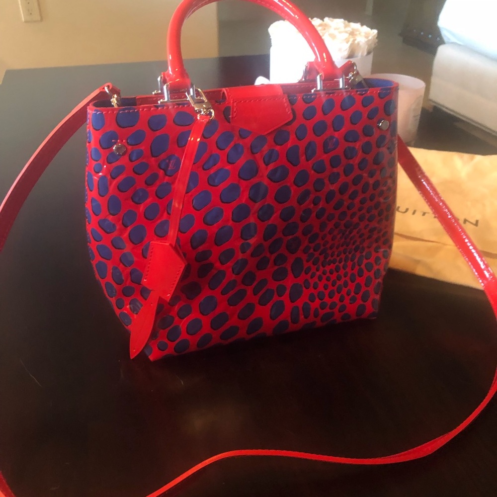 Brand New Louis Vuitton Unique patent handbag 👜